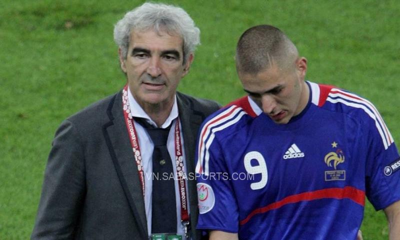 Domenech từng chỉ trích Benzema kiêu ngạo trong tự truyện của ông