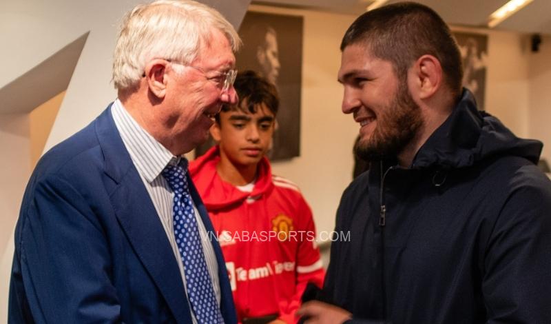 Sir Alex đã bày tỏ quan điểm với Khabib về cách Ole dùng Ronaldo