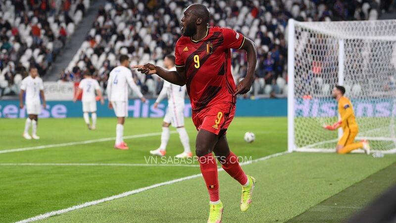 Lukaku ăn mừng sau khi chọc thủng lưới Les Bleus. (Ảnh: Goal)