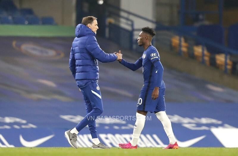 Tuchel khích lệ Hudson-Odoi. (Ảnh: Twitter)