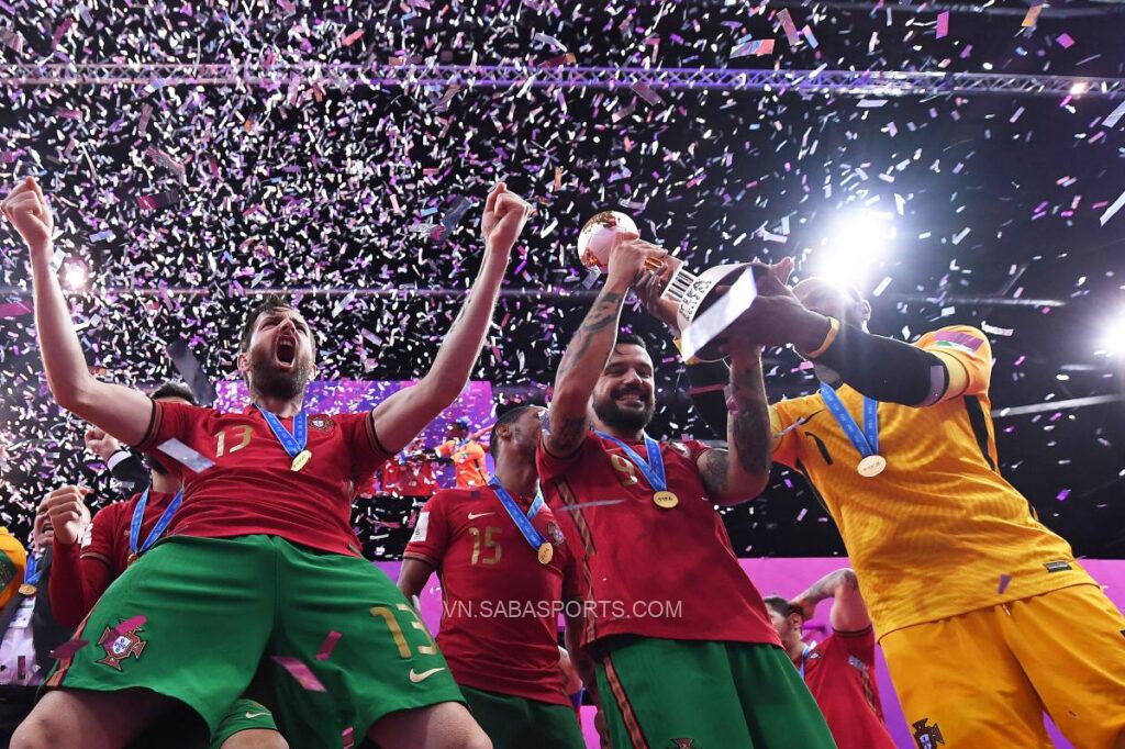 Bồ Đào Nha lần đầu vô địch futsal World Cup (Ảnh: Alex Caparros)