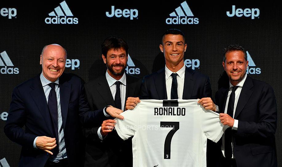 Marotta (bên trái ngoài cùng) từng giúp Juve kích nổ siêu bom tấn Ronaldo