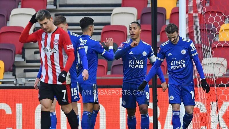 Leicester vừa thắng Brentford dù bị dồn ép dữ dội