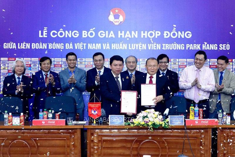 Ông Park được gia hạn khi nhiều đồng nghiệp phải chia tay các đội tuyển