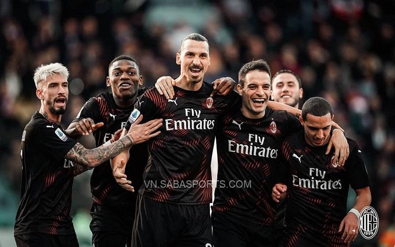 Ibra rất vui khi được thi đấu giữa giàn sao mai của Rossoneri (Ảnh: AC Milan)