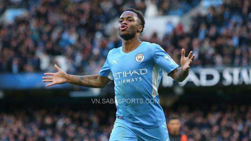 Sterling đánh dấu cột mốc 300 trận tại Premier League bằng bàn thắng dễ