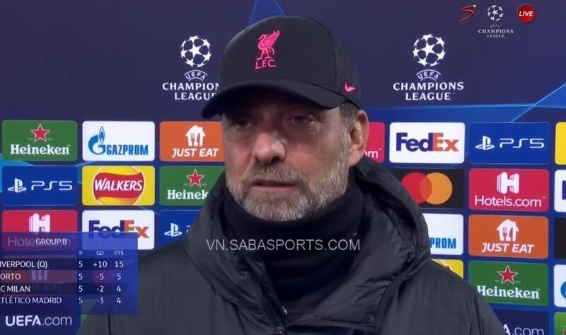 Klopp trả lời phỏng vấn.