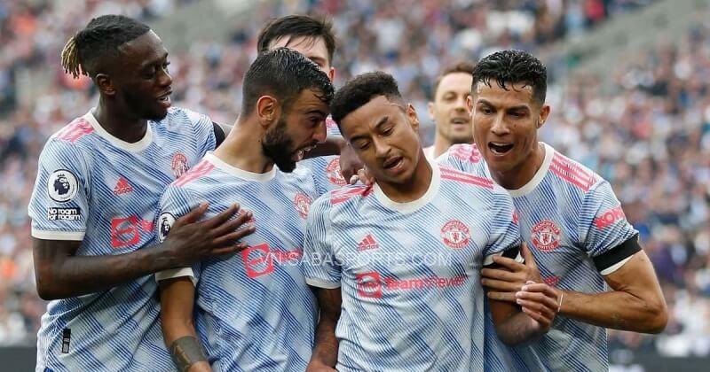 Lingard ghi 2 bàn sau 5 lần vào sân từ ghế dự bị