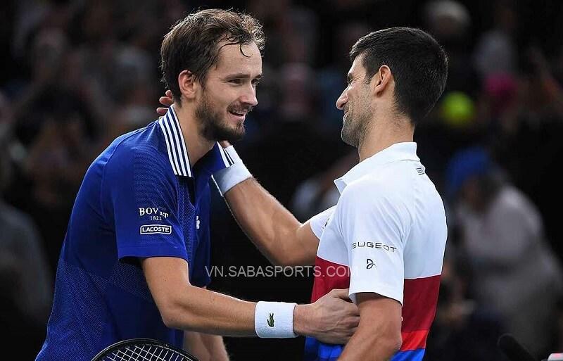 Medvedev ‘yêu cầu’ Djokovic mời đi ăn tối