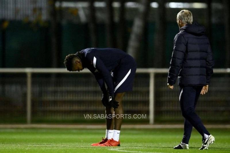 Pogba cảm thấy không ổn. (Ảnh: The Athletic)