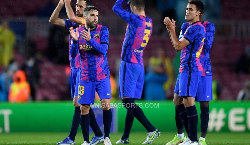 Blaugrana nuối tiếc vì không thể giành 3 điểm. 