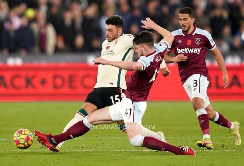 Chamberlain là điểm yếu lớn nhất trong trận thua West Ham