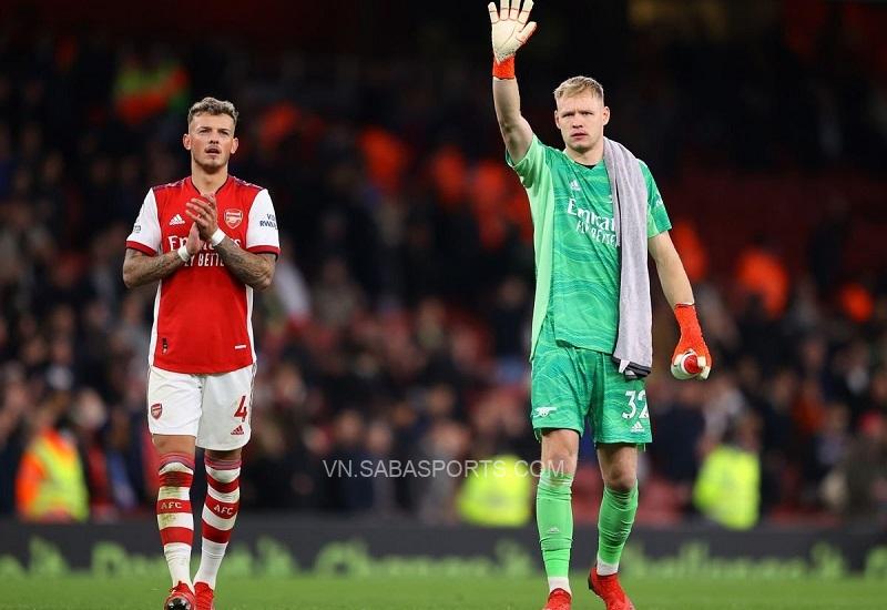 Ramsdale và Ben White đã cùng nhau giúp hàng thủ Arsenal thêm vững chắc