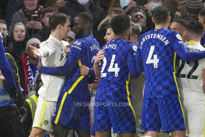 Leeds và Chelsea nổ ra tranh cãi ở trận đấu vừa rồi