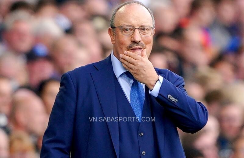 Benitez không làm tốt công việc. (Ảnh: TEAMtalk)