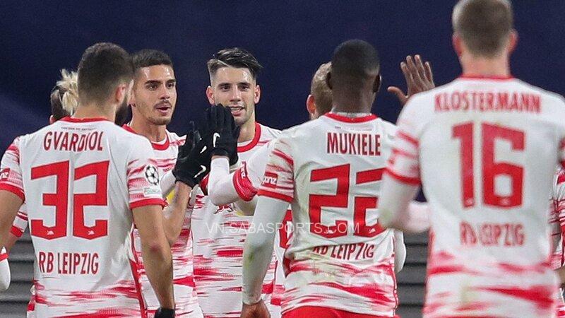 RB Leipzig bất ngờ vượt lên trong thế trận khá lép vế