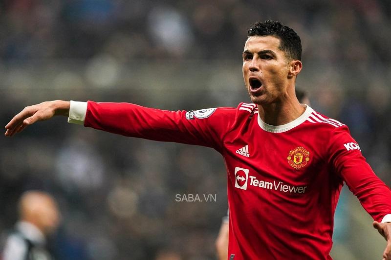 Neville cho rằng Ronaldo là một trong những nguyên nhân khiến phòng thay đồ MU lục đục