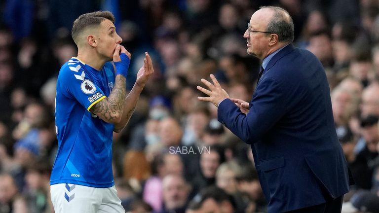 Digne mâu thuẫn với HLV Benitez nên muốn rời Everton