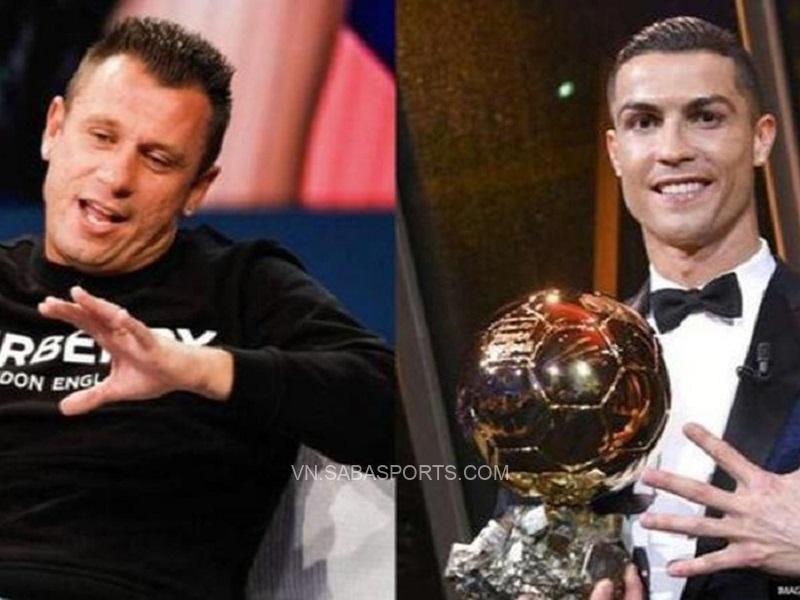 Bị Cassano chê dở hơn Messi, Ronaldo liền nhắn tin chế giễu