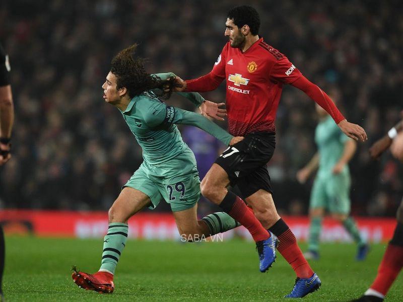 Fellaini tiết lộ điều nuối tiếc nhất tại MU và pha giật tóc Guendouzi?