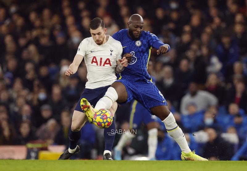 Lukaku bỏ lỡ cơ hội đưa Chelsea vươn lên dẫn trước trong hiệp 1