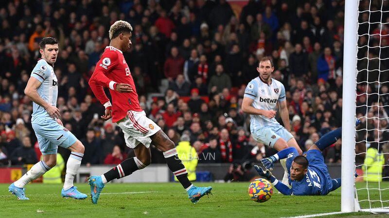 Pha làm bàn của Rashford khiến cầu trường Old Trafford bùng nổ