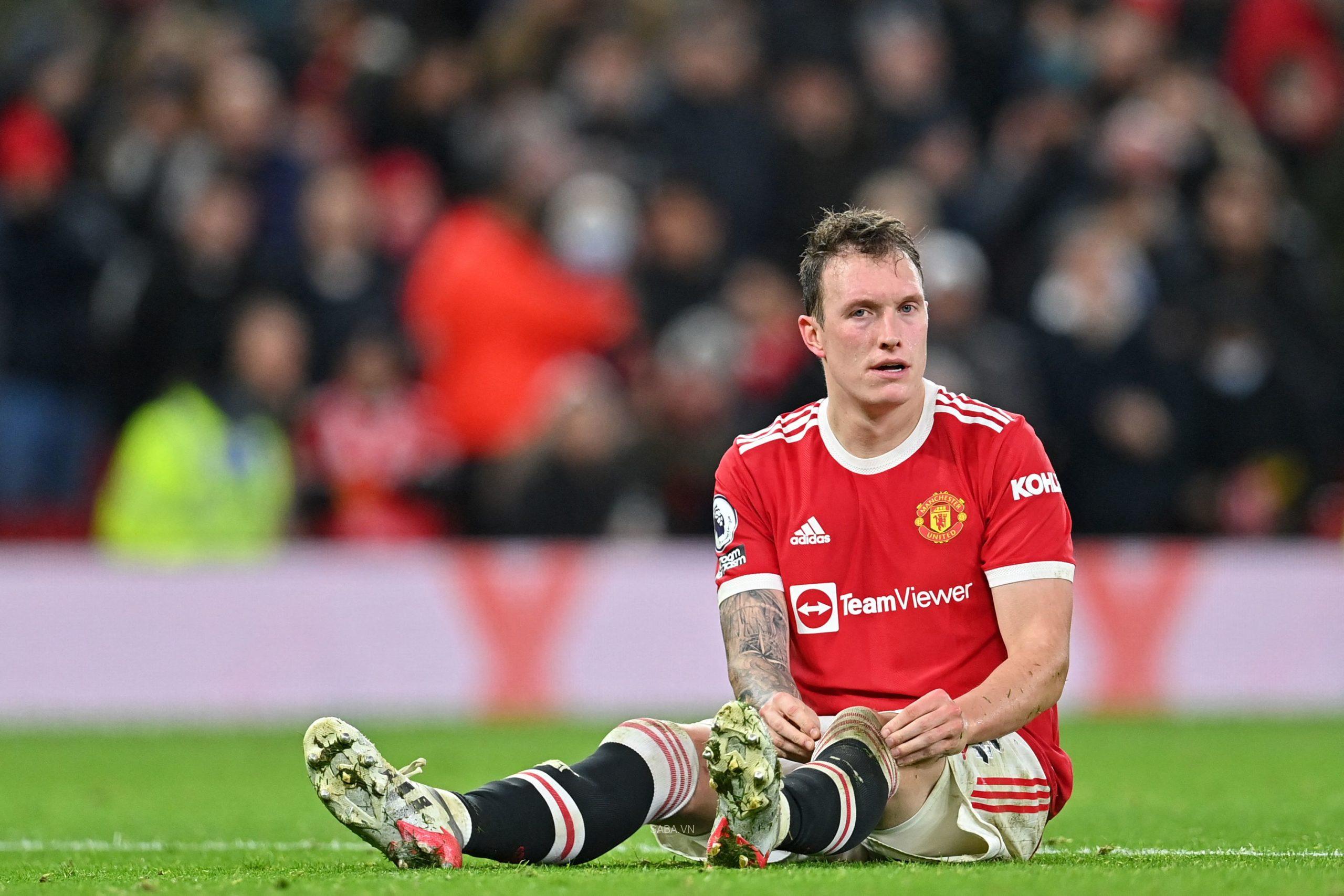 Phil Jones bất ngờ “quay xe” để cạnh tranh suất đá chính tại Man United