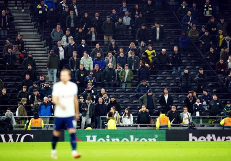 Sân Tottenham trong trận Carabao Cup