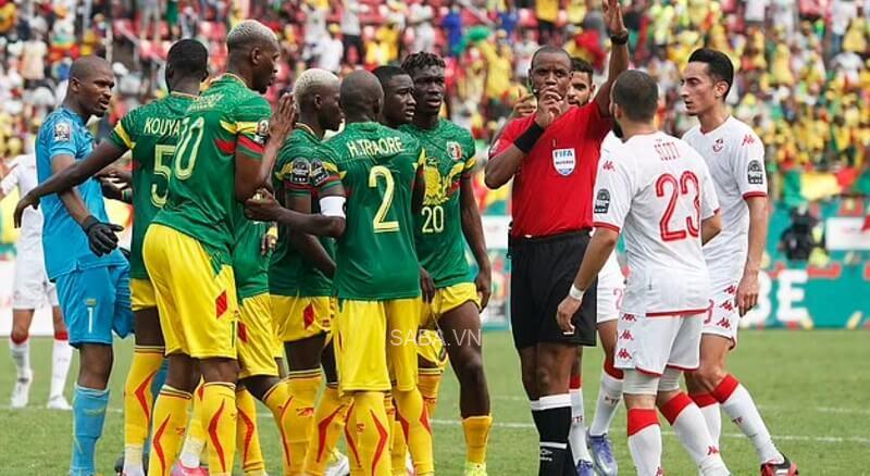 Chuyện hy hữu tại AFCON 2021: Trọng tài kết thúc trận đấu ở phút... 85