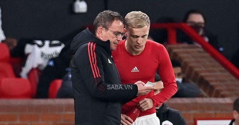 Rangnick đã thay Van de Beek vào và đẩy Bruno lên cao hơn ở hơn 15 phút cuối