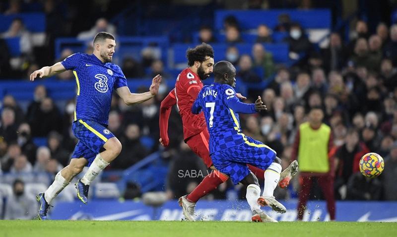 Chelsea và Liverpool cầm chân nhau, Man City hưởng lợi