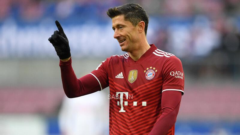 Lewandowski chói sáng với cú hattrick 