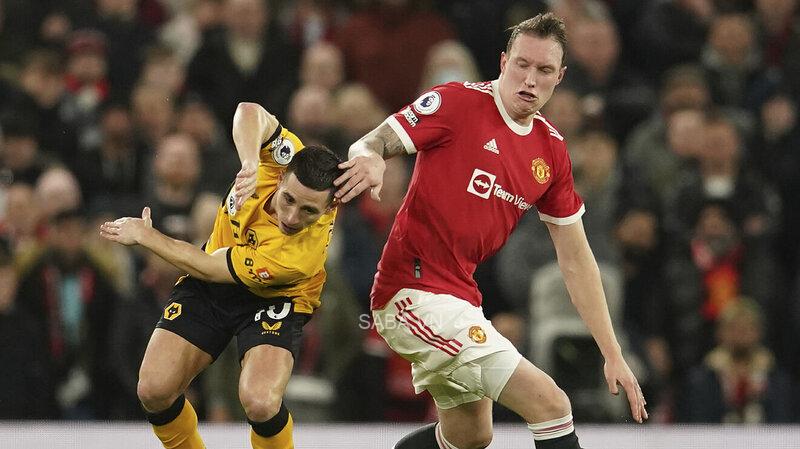 Phil Jones có ngày trở lại đáng buồn dù chơi đầy nỗ lực 