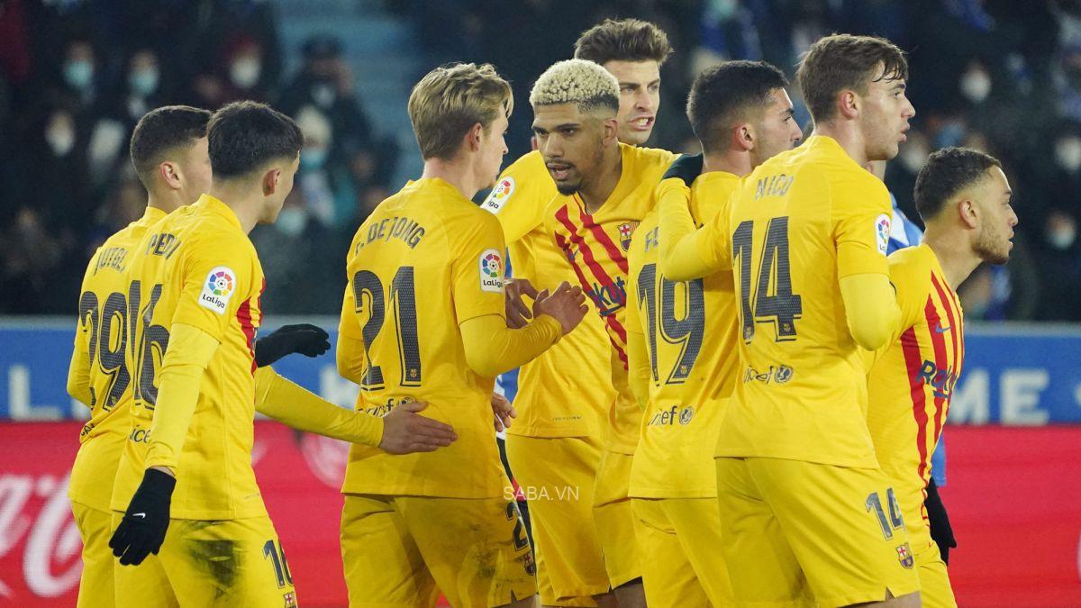 Barcelona thắng nhọc Alaves nhờ dấu ấn tân binh