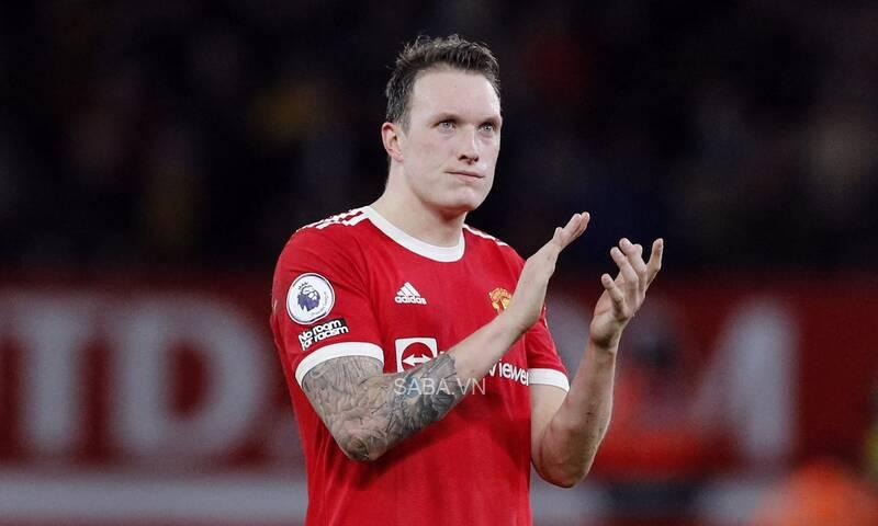 Phil Jones sắp có cơ hội được đối đầu với Messi tại nước Pháp