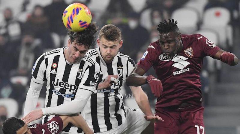 De Ligt làm thay nhiệm vụ ghi bàn của Vlahovic trước Torino