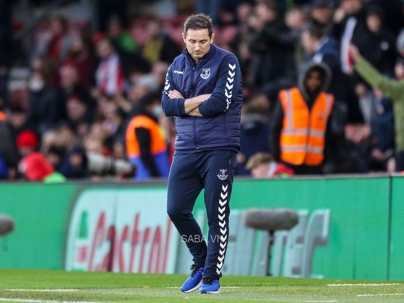 Lampard tỏ ra bức xúc với quyết định của trọng tài