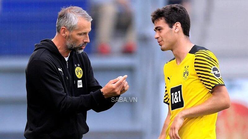 Dortmund của Marco Rose phòng ngự rất tệ. 