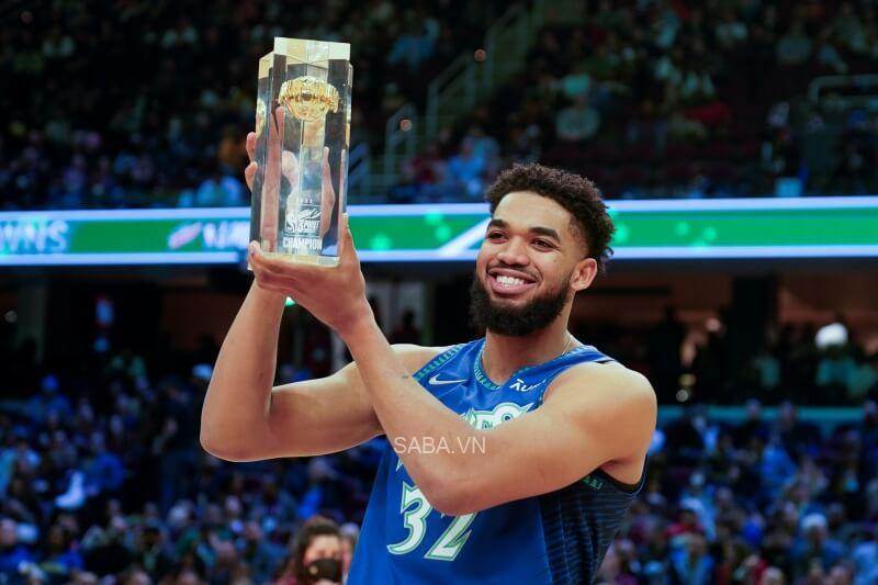 Towns trở thành trung phong đầu tiên thắng cuộc thi ném 3 All-star