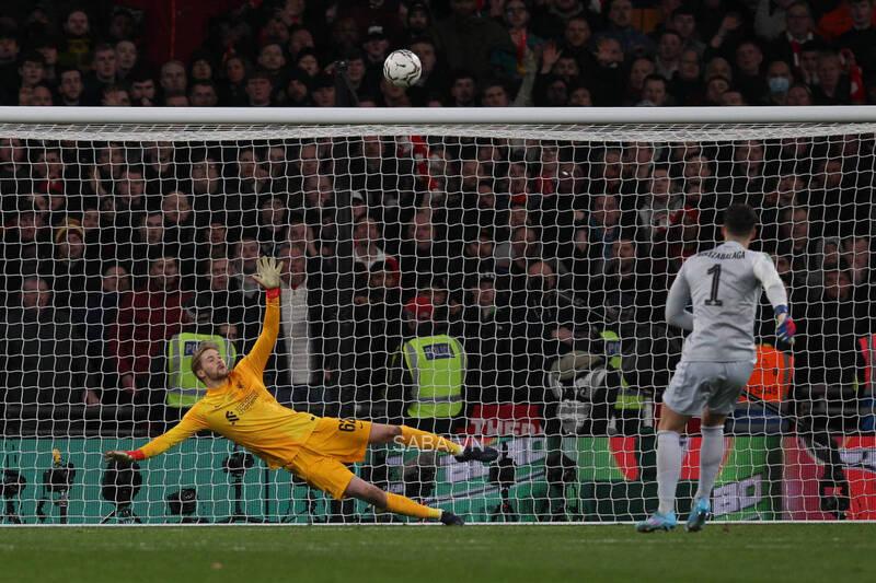 Cú sút lên trời của Kepa đã đá bay chức vô địch của Chelsea