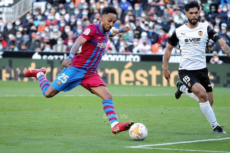 Aubameyang lập hat-trick cho Barcelona (Ảnh: Getty)