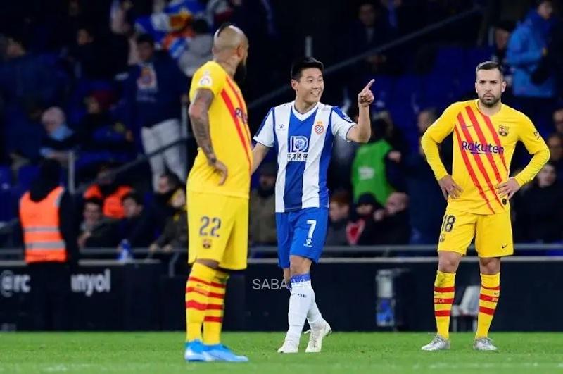 Wu Lei đánh mất hình ảnh ngôi sao từng ghi bàn vào lưới Barca