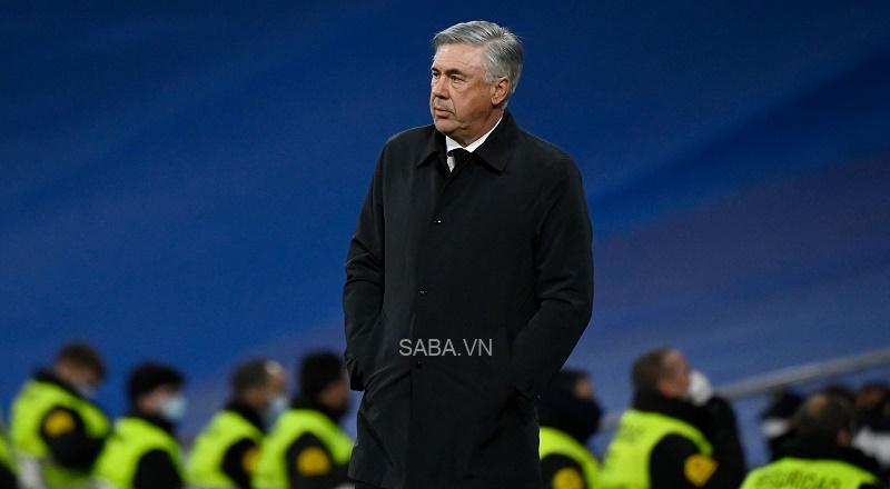 HLV Ancelotti không hài lòng với hiệp 1 của Real Madrid (Ảnh: Getty)