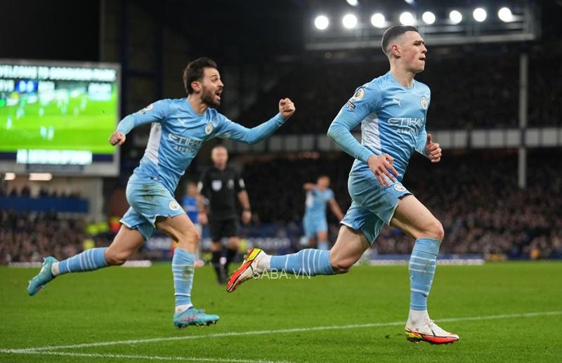 Phil Foden mang về bàn thắng quý hơn vàng cho đội khách 