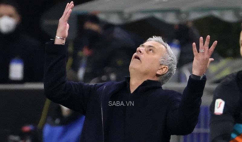 Mourinho tỏ ra bất ngờ về việc các cầu thủ Roma run sợ khi thi đấu với những CLB lớn