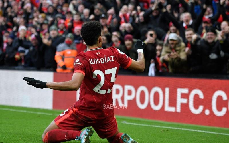 Luis Diaz ăn mừng bàn đầu tiên cho Liverpool tại Ngoại hạng Anh