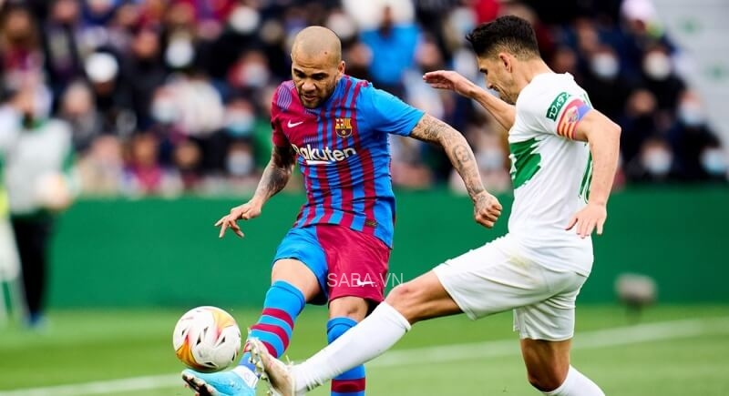 Alves đá chính trong trận gặp Elche