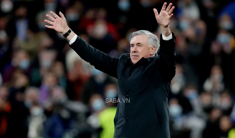 HLV Ancelotti chia vui cùng người hâm mộ.