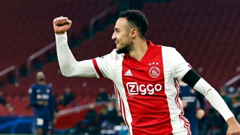 Mazraoui gần như sẽ gia nhập Barcelona theo dạng chuyển nhượng tự do