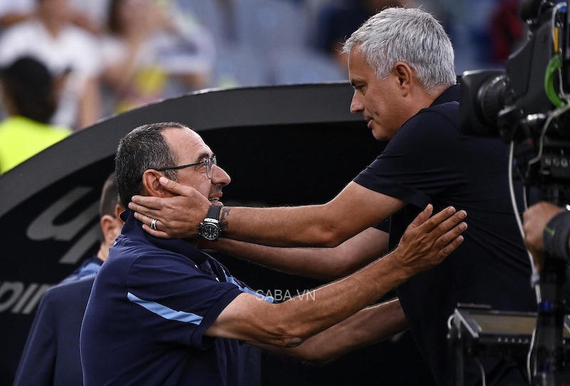 Mourinho bị chê là đang không làm tốt bằng Sarri